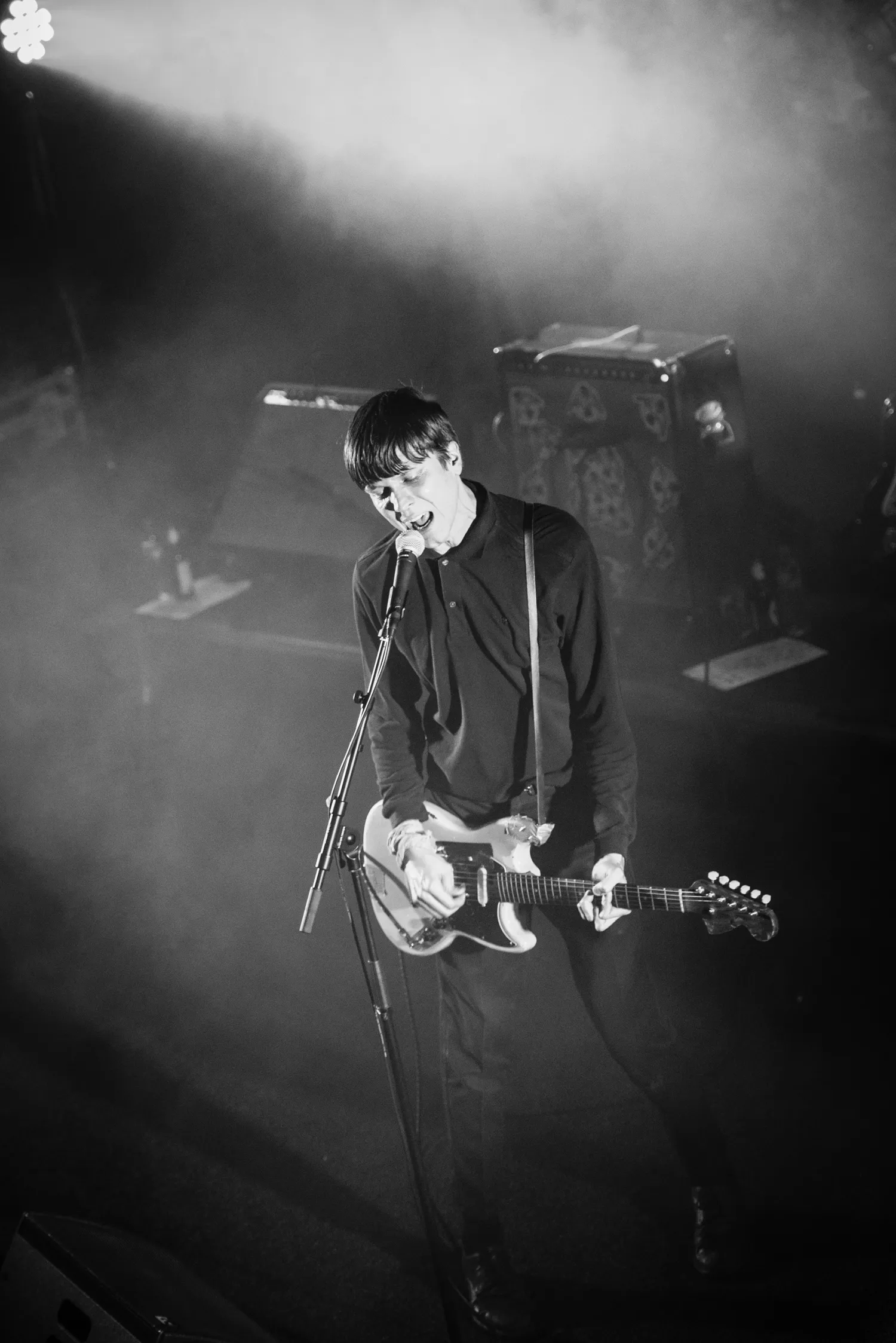 Modern protestsångare på klassisk punkmark