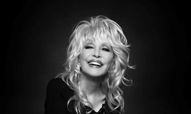 STORT DOLLY PARTON-FØDSELSDAGS-INTERVIEW: Ikon med et enormt hjerte