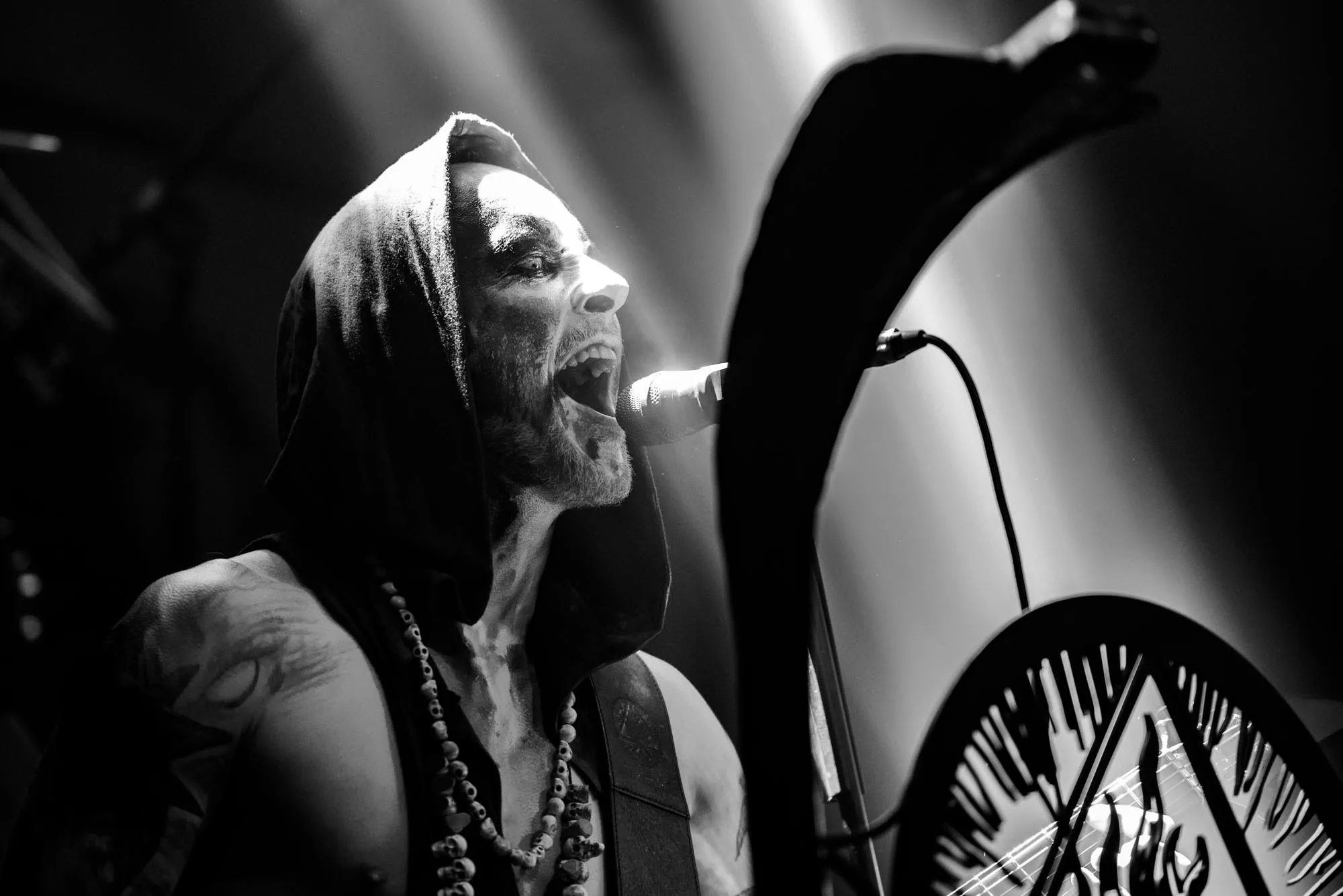 Presenterar dragplåster för nästa års festival