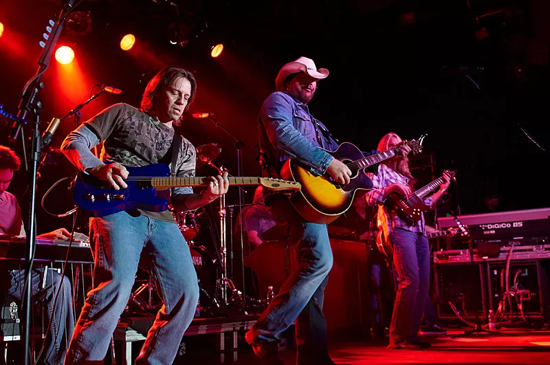 Han delte vandene ved at støtte Donald Trump. Nu er han død af mavekræft og hyldes af kollegerne