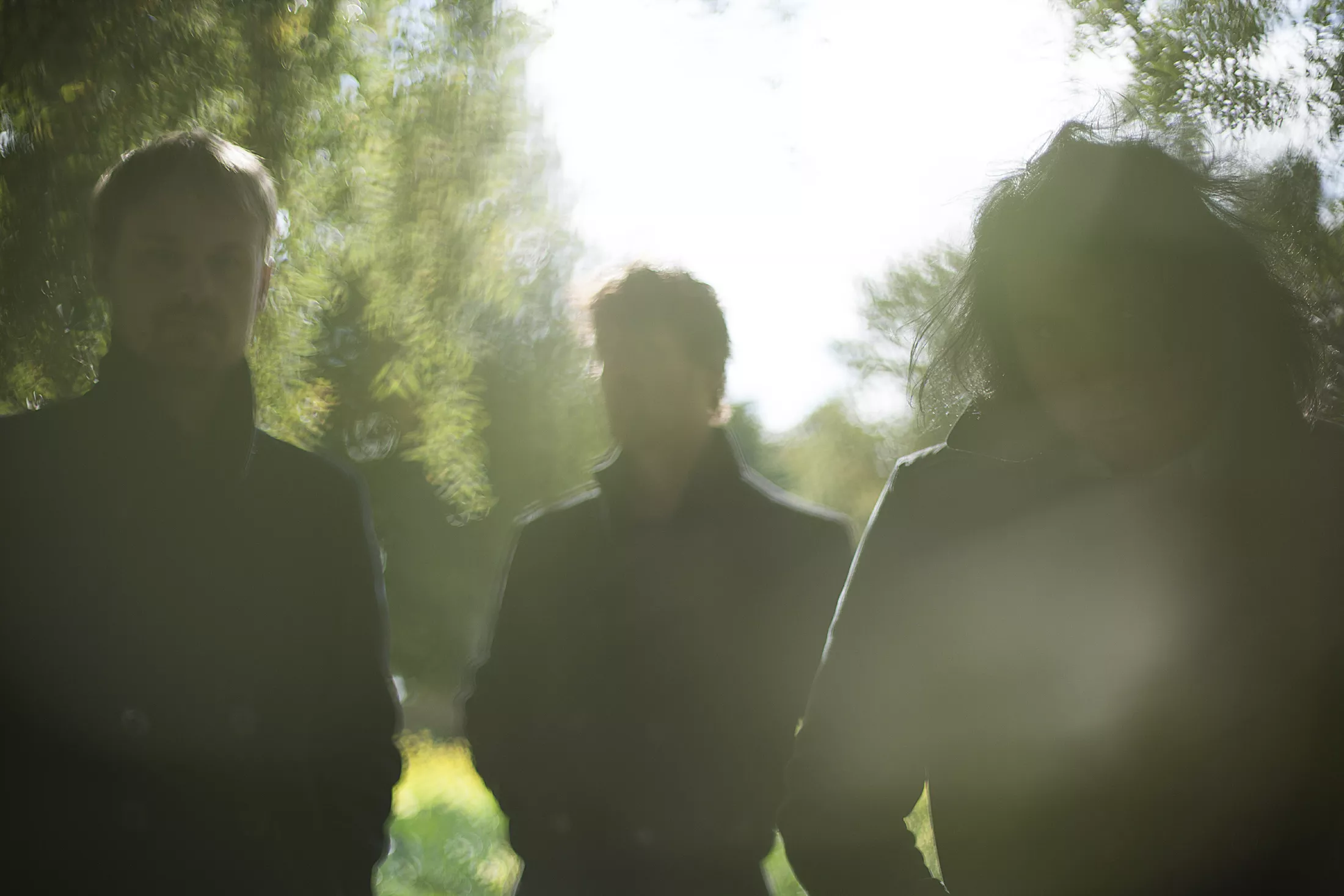 LÅTPREMIÄR: Principe Valiente – She Never Returned