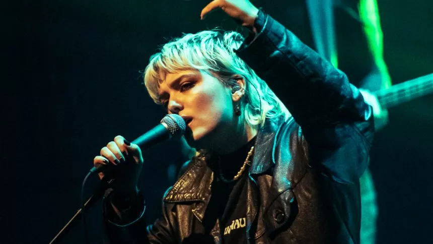 Femstjernede Agnes Hartwich annoncerer koncerter