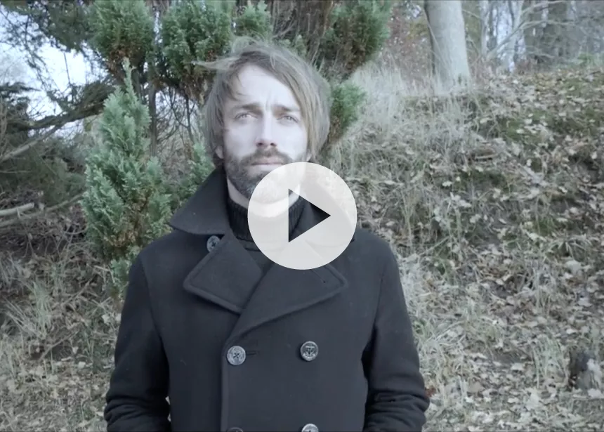 Se den stemningsfulde musikvideo til CODYs julesang "It's Christmas"