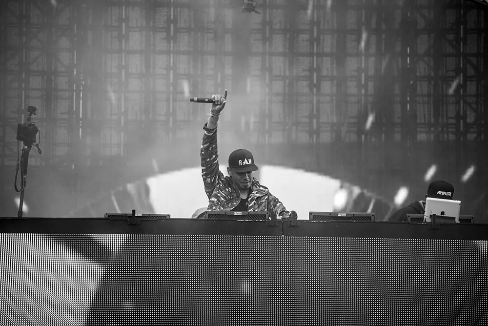 Afrojack invaderer Danmark