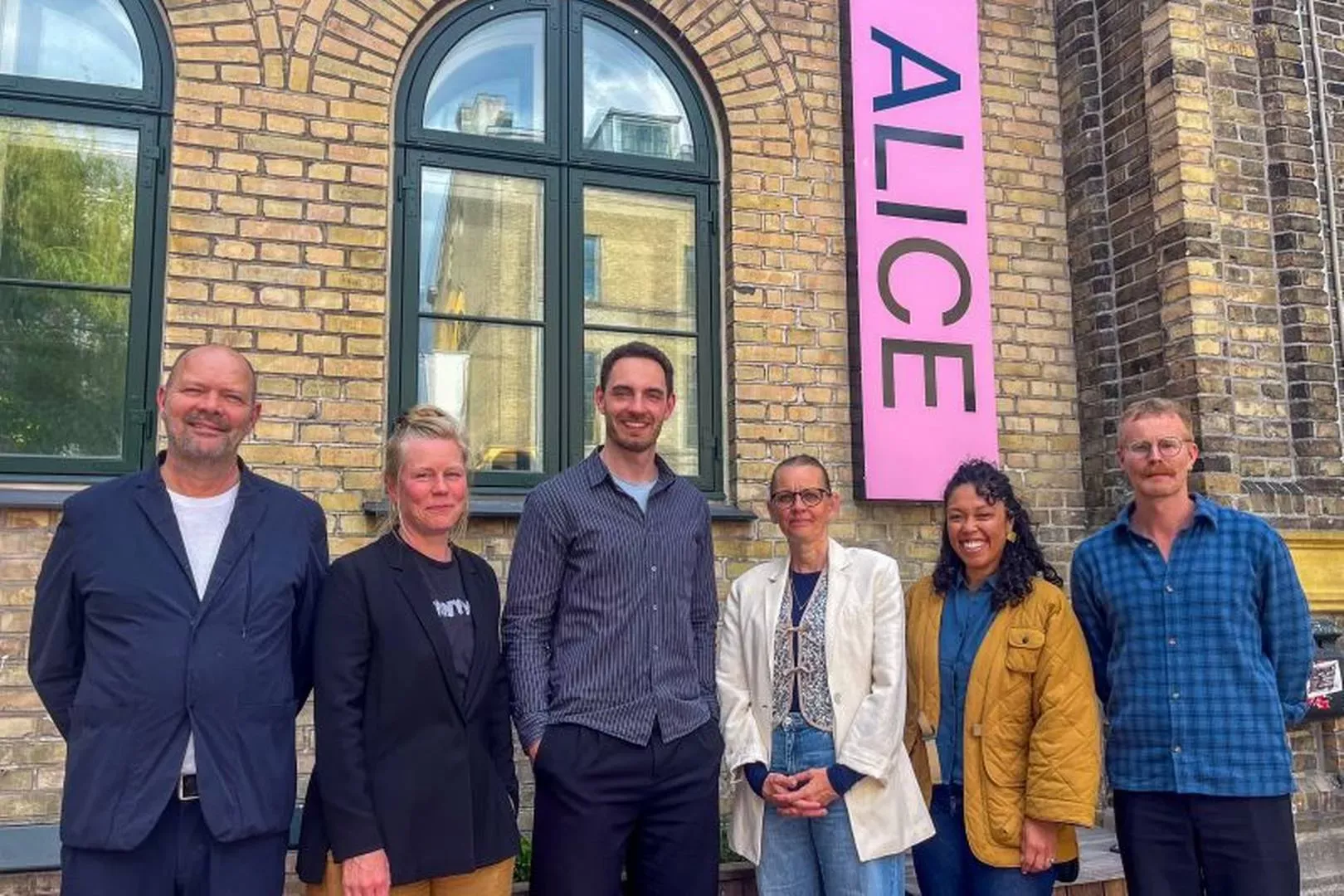 Fra venstre: Peter Giacomello, Rikke Frisk, Jonas Kjelmann, Geske Fischer-Hansen, Aisha Fukishima og Mathias Findalen. Rasmus Stolberg er ikke på billedet.