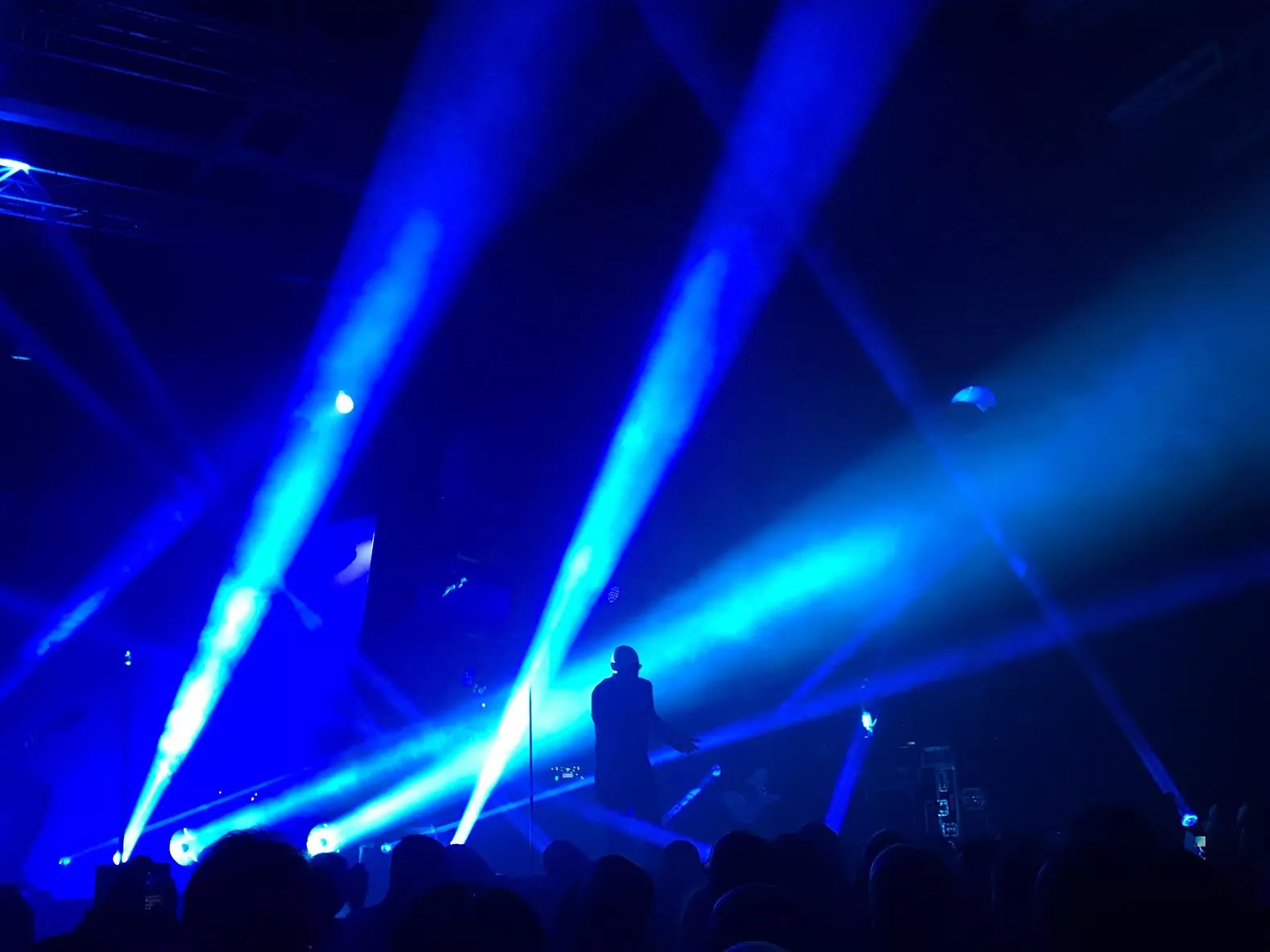 The Sisters Of Mercy till Sverige för 3 spelningar