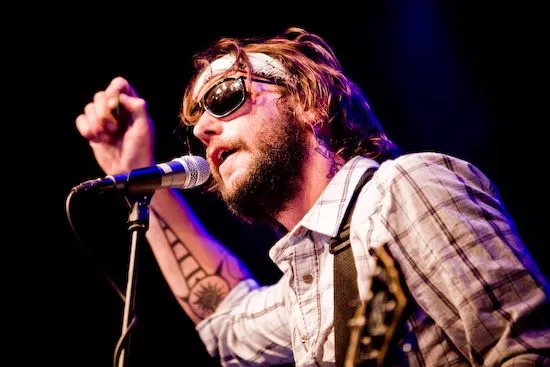 Askmolnet från Island stoppar inte hästarna