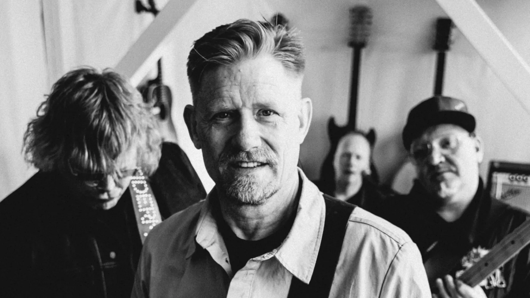 Peter Schmeichel og Magtens Korridorer-medlemmer i nyt band