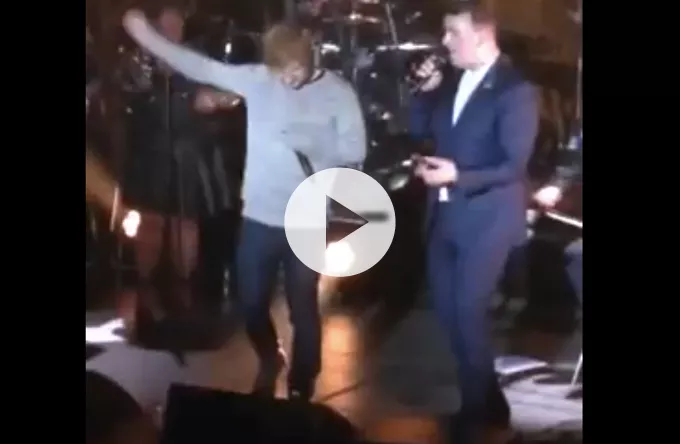 Se Ed Sheeran overraske fans til Sam Smith-koncert