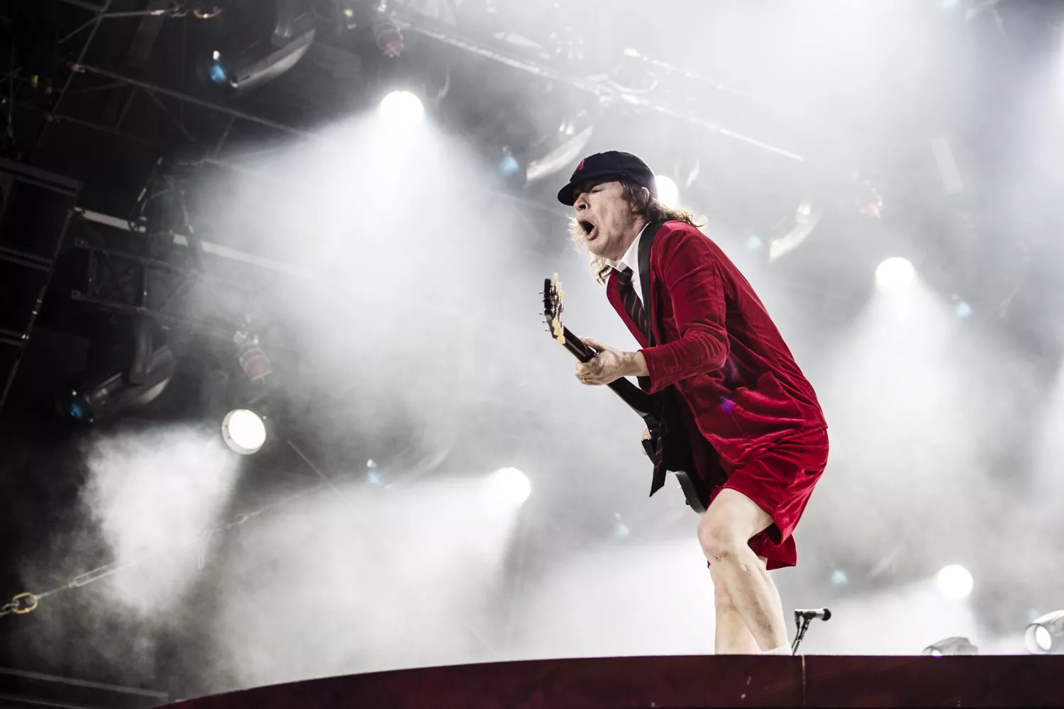 Hør slutten på alle AC/DC-låtene samlet