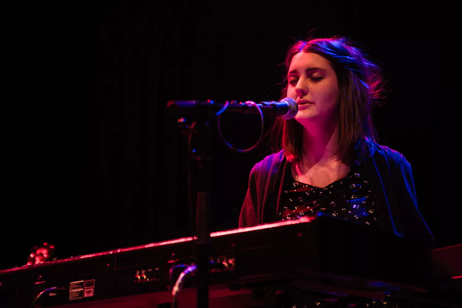 Broken Twin varmer op for Cat Power