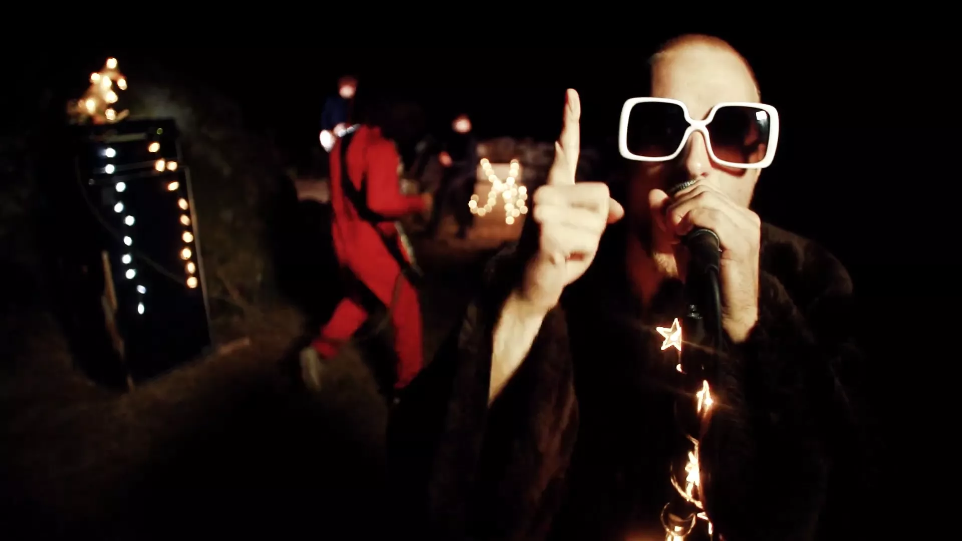 VIDEOPREMIERE: Electric Elephants slipper urkræfterne fri