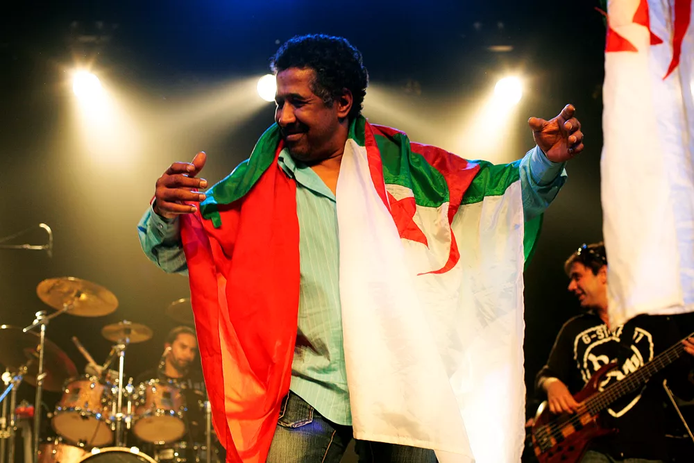 Kongen af Raïmusikken spiller på fredag