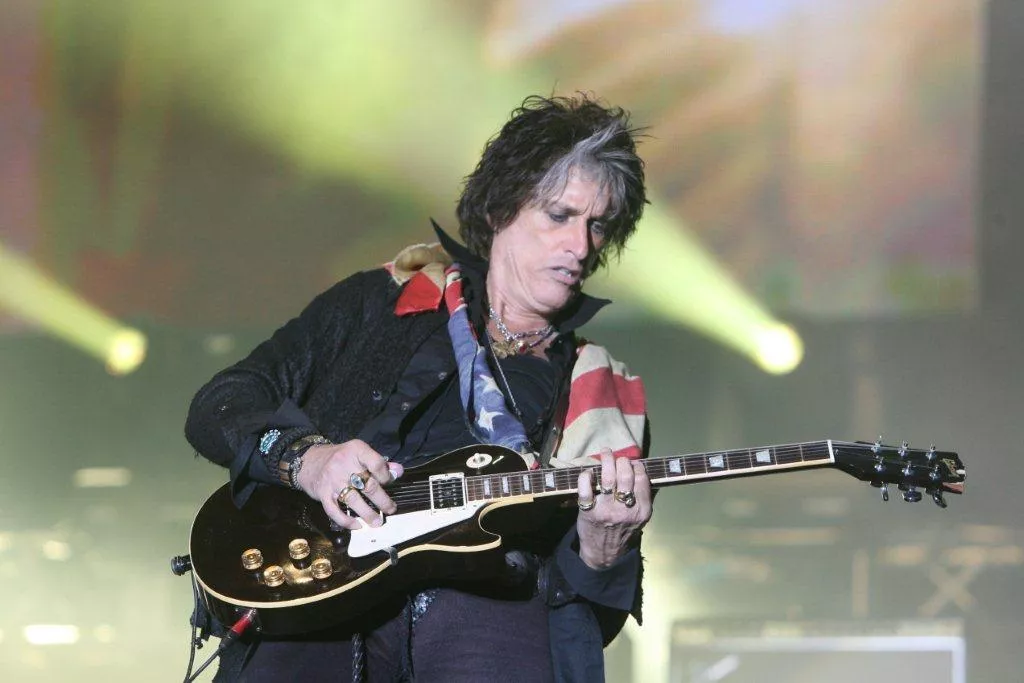 Joe Perry kollapser under Hollywood Vampires-koncert