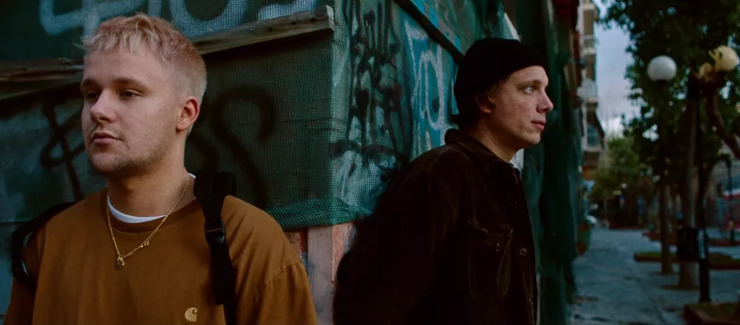 FOOL udgiver ny single og video: "Vores venskab betyder alt"