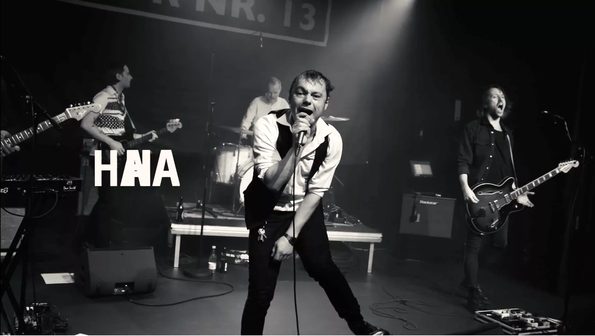 VIDEO-PREMIERE: Dør Nr. 13 hylder koncertminder 
