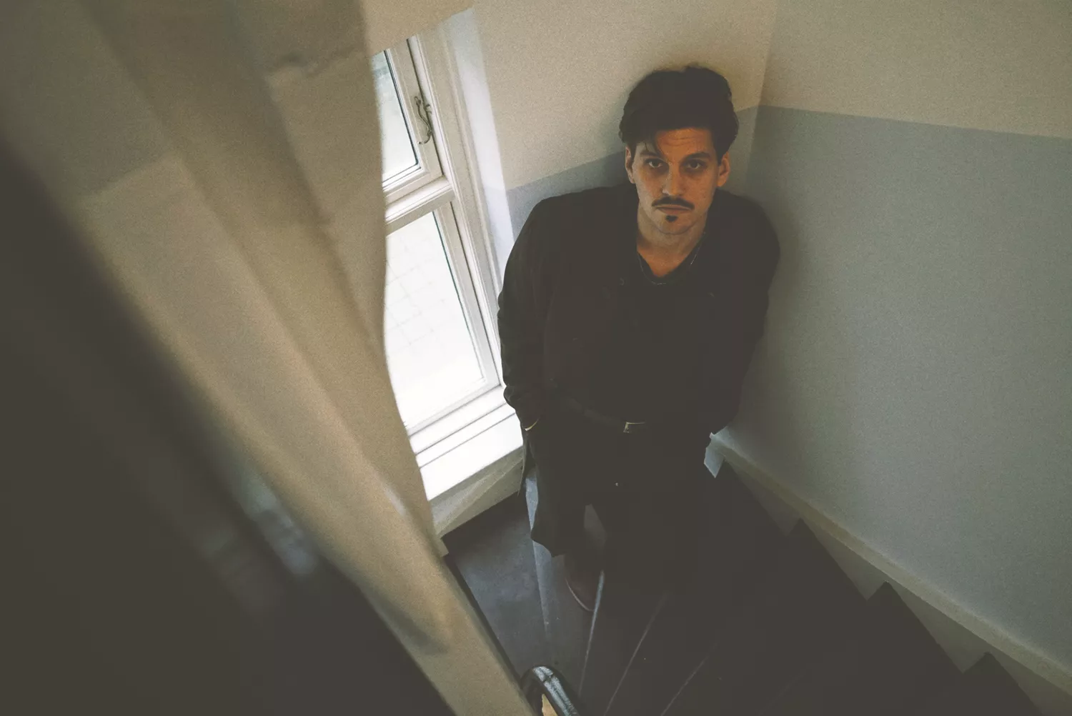 VIDEOPREMIERE: Doula præsenterer neo-noir-thriller