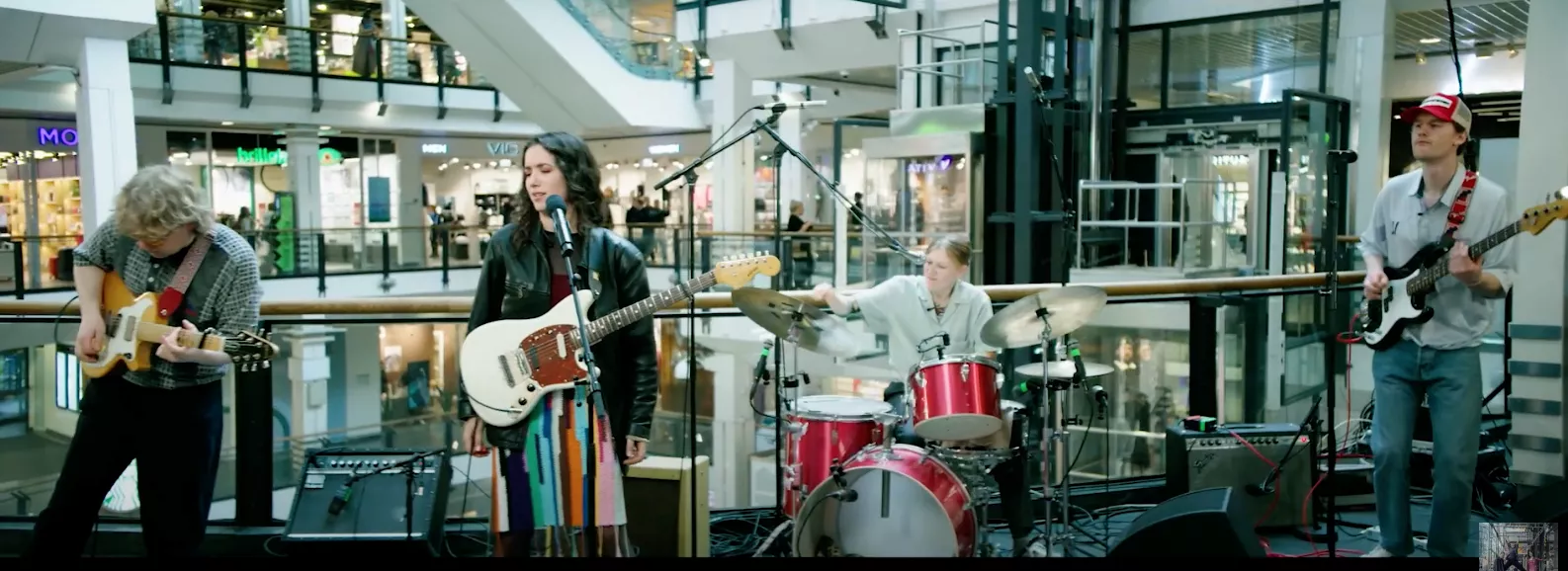 SE/ HØR NÅ: Mall Girl spiller endelig på Oslo City (- og slipper ny singel!)