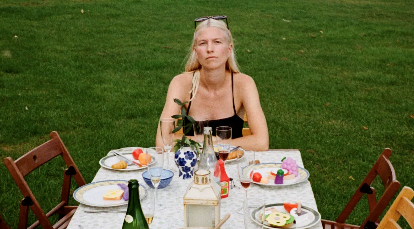 VIDEOPREMIERE: Voksenlivet er overvurderet!