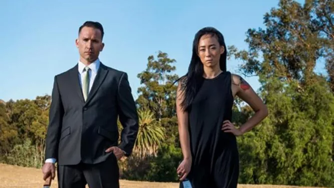 ANMELDELSE: Hvis du læser dette, er det for sent!