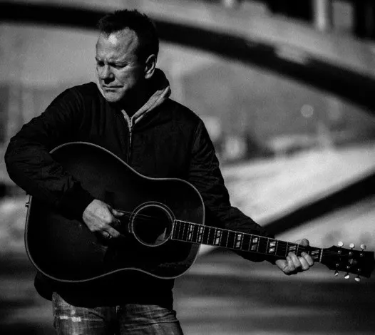Kiefer Sutherland spiller koncert i Danmark