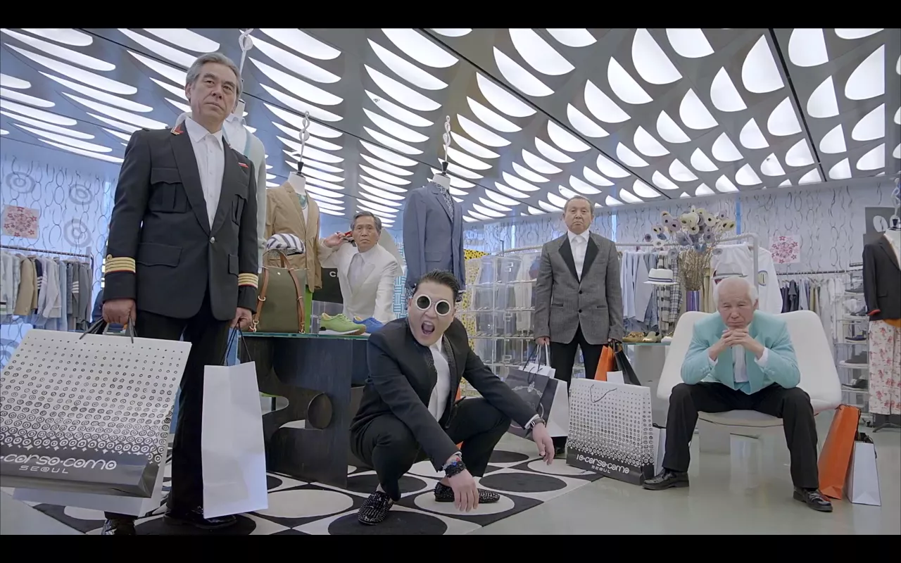 Psy knuser Bieber igjen