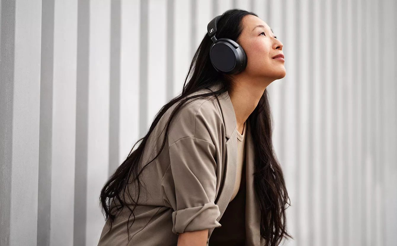 Nyt over-ear-headset lover fede lydoplevelser i ekstraordinær lang tid