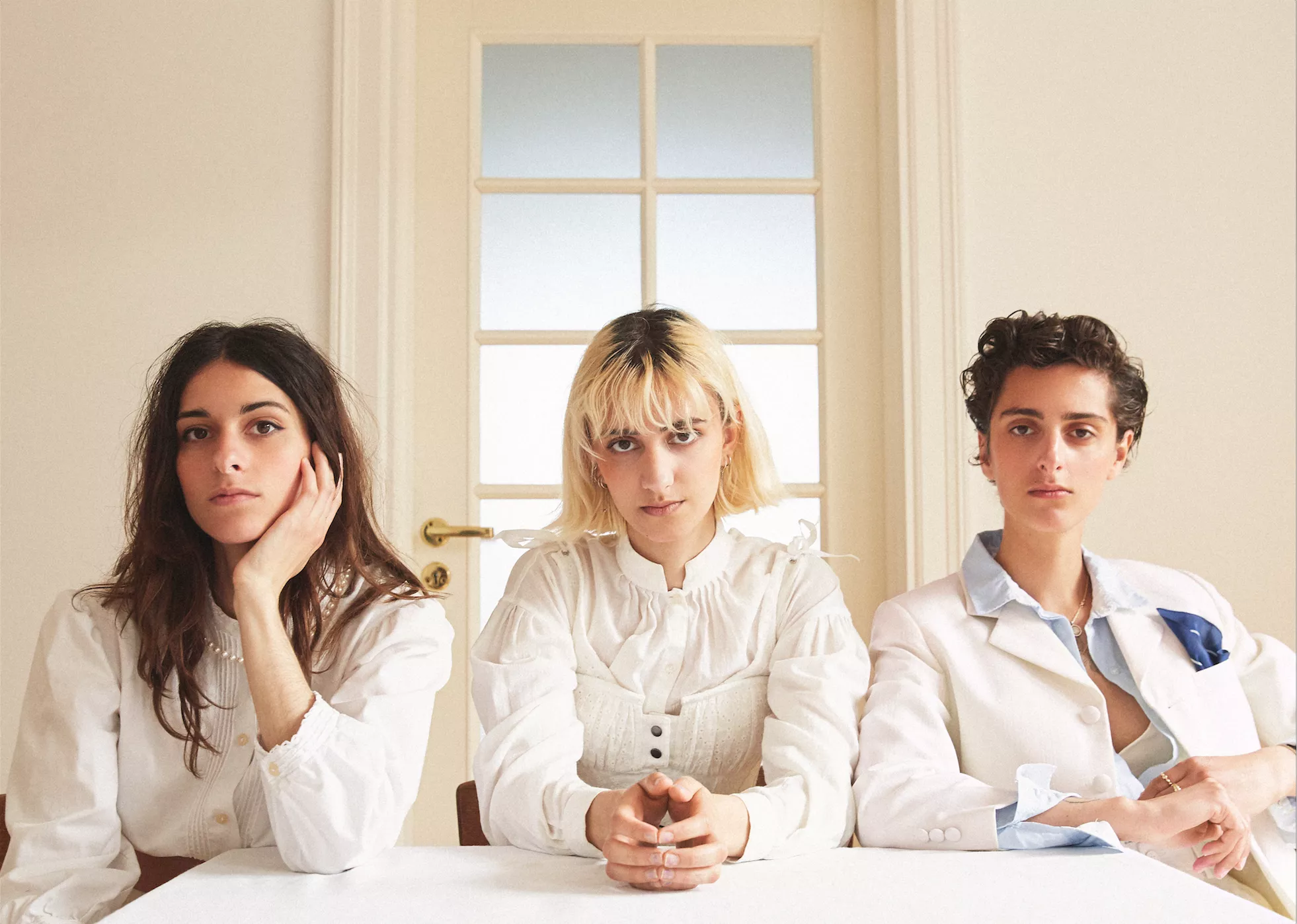 VELVET VOLUME-INTERVIEW: "Vi dyrker os selv som et ikon"