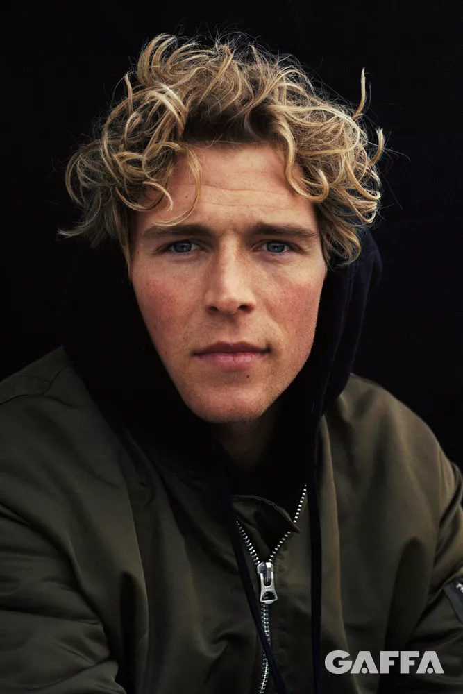 CHRISTOPHER: Under huden på et voksent teenageikon