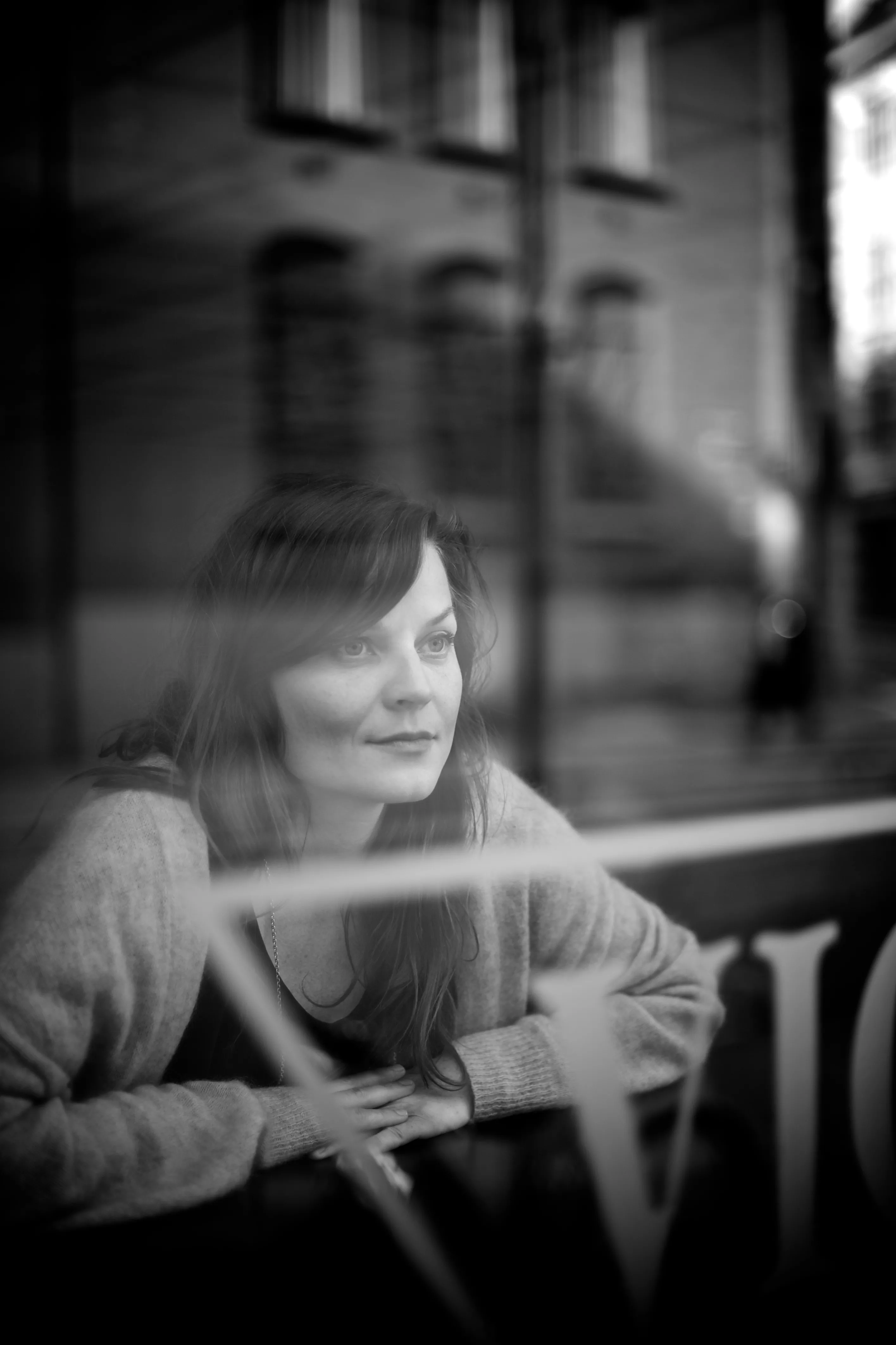 Rebekka Karijord släpper loss i mörkret