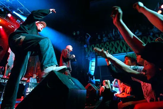 Suspekt, Kashmir og Outlandish til Skive