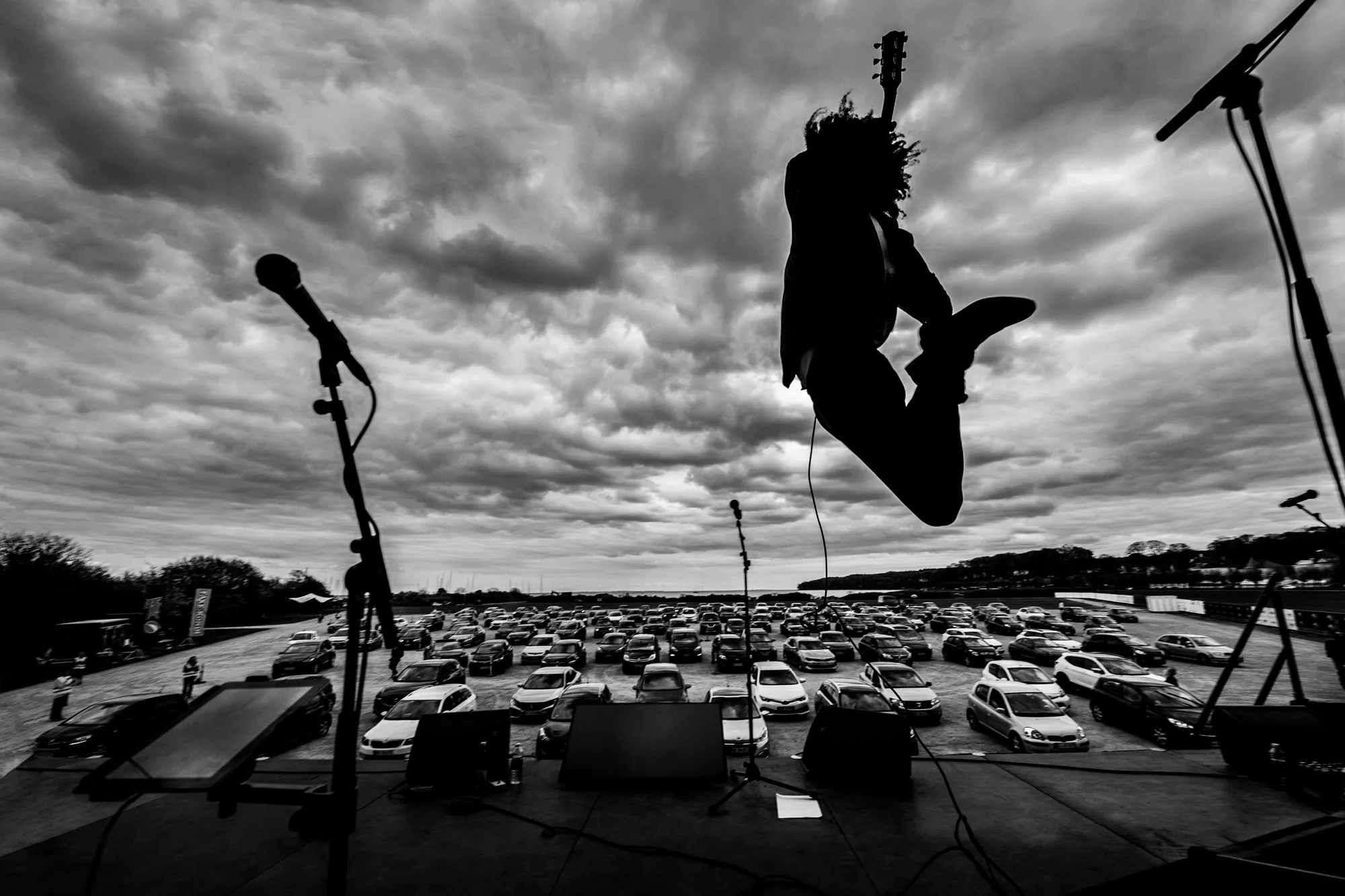 FOTOSERIE: Thomas Buttenschøn gav første bandkoncert på Danmarks nye drive-in-scene