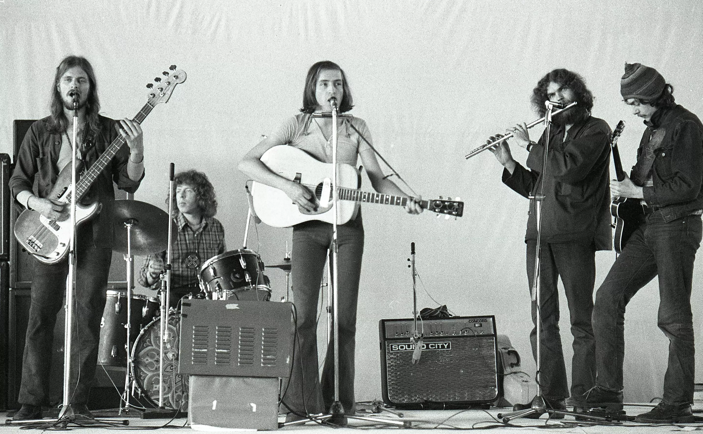 På billedet: Skousen & Ingemann ved en koncert på Hvidovre Isstadion 1971