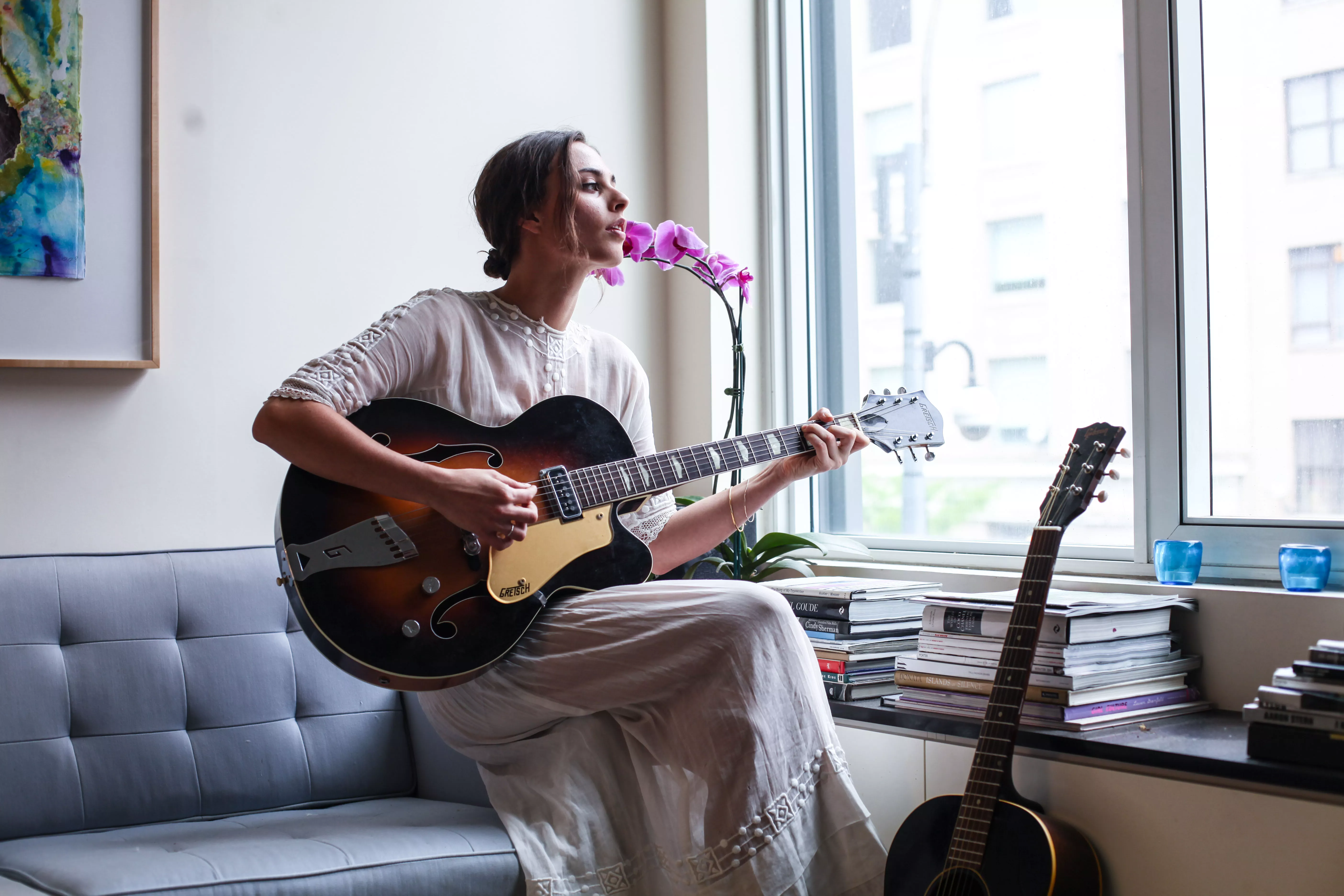 Lovende singer-songwriter og forfatterdatter gæster København