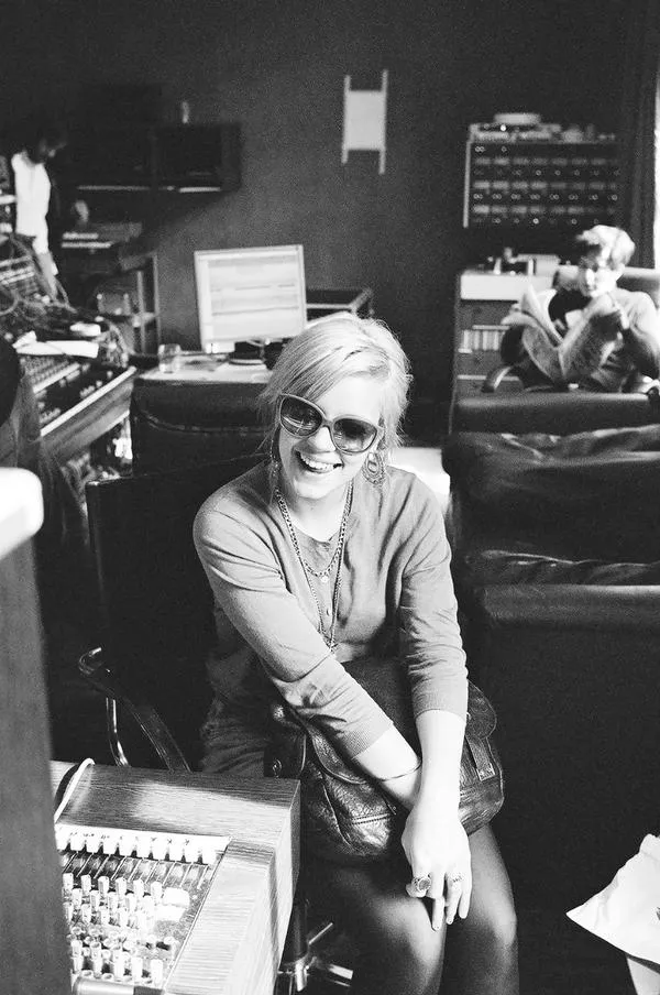 Lily Allen er klar med trackliste til album