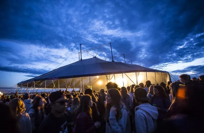 Lynnedslag kvæster seks på svensk festival