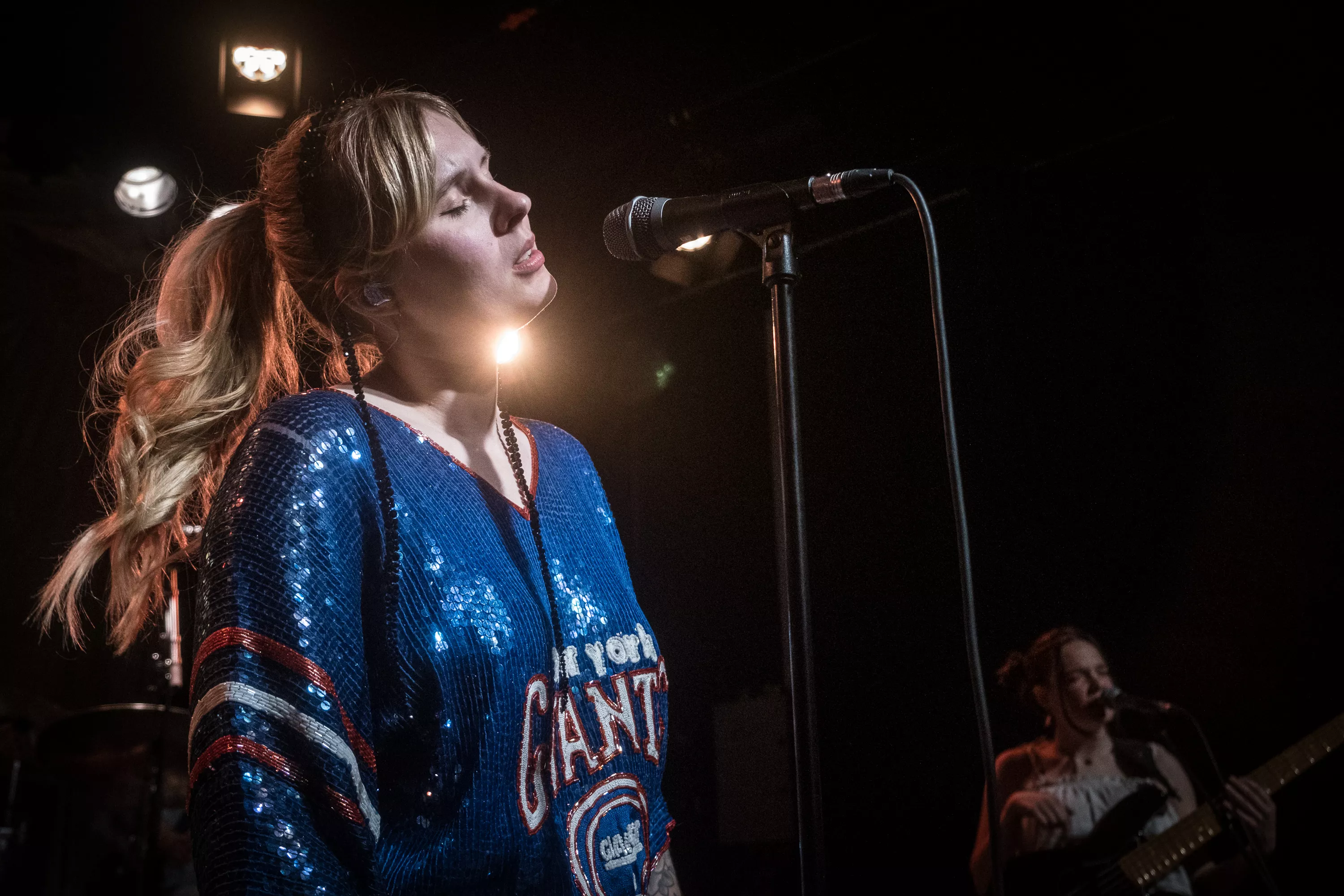 ANMELDELSE: Når tårer bliver til sommerfugle i fri leg