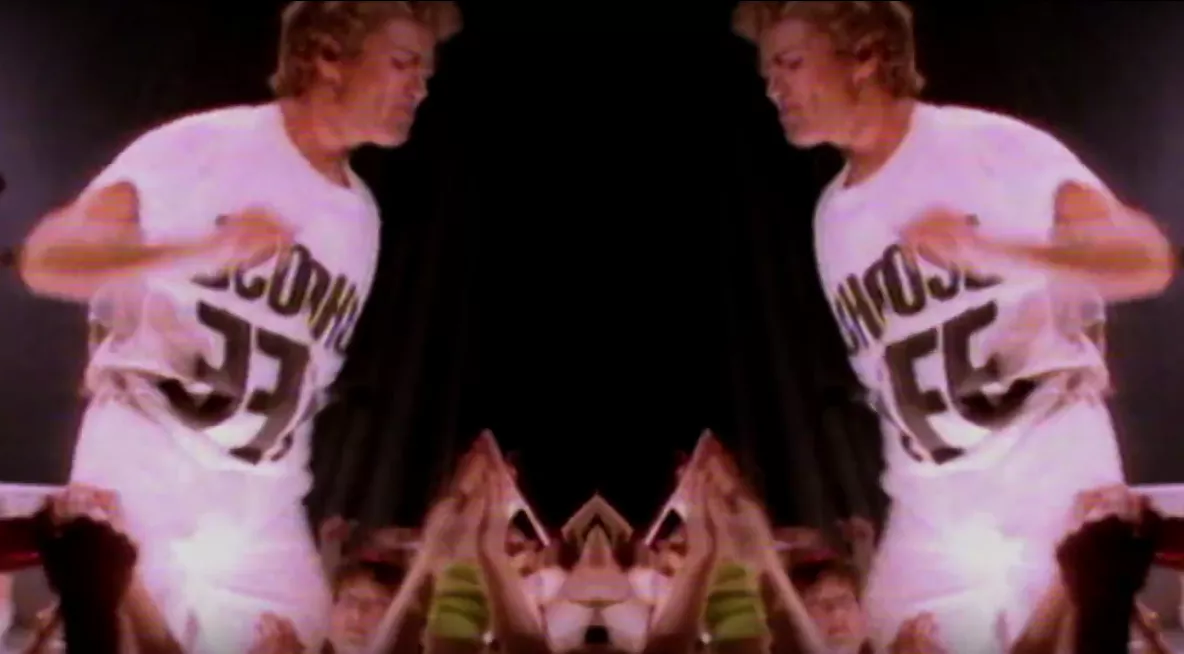 Posthum musikvideo hylder pop-ikonets karriere