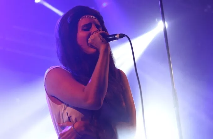 Lana Del Rey er fanget i mørket