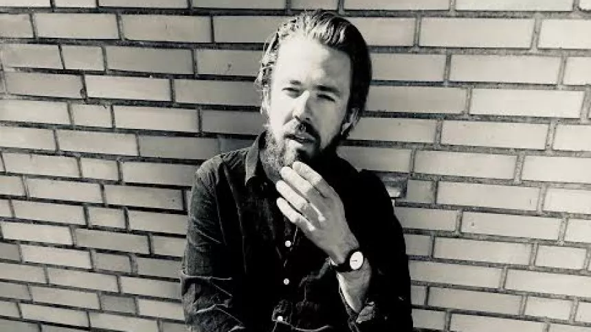 ANMELDELSE: Lyse toner over land fra rustik sangskriver