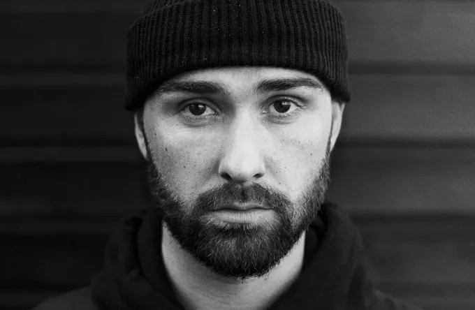 L.O.C. udgiver debut-ep med raptalentet Niki Bernard – hør den