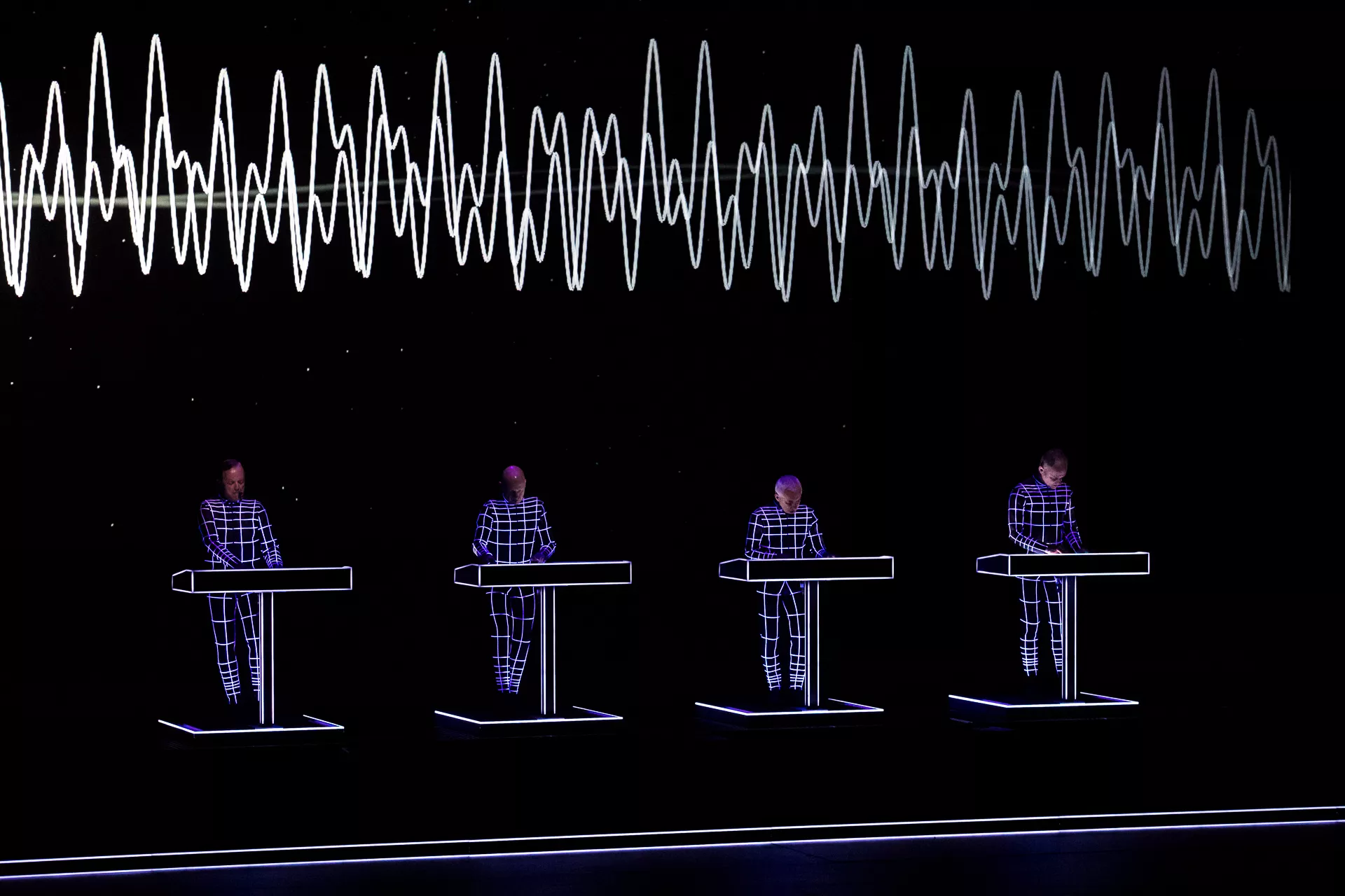 Astronaut spiller "Spacelab" sammen med Kraftwerk fra rummet