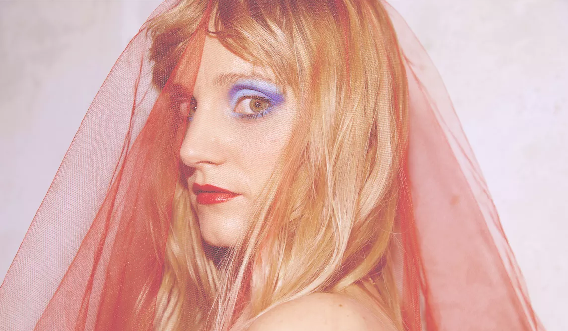 Rakt ut i det djupa vattnet – håll koll på Emma Elisabeth