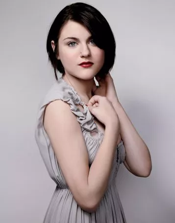 Cobains datter debuterer på plade med siamesiske tvillinger