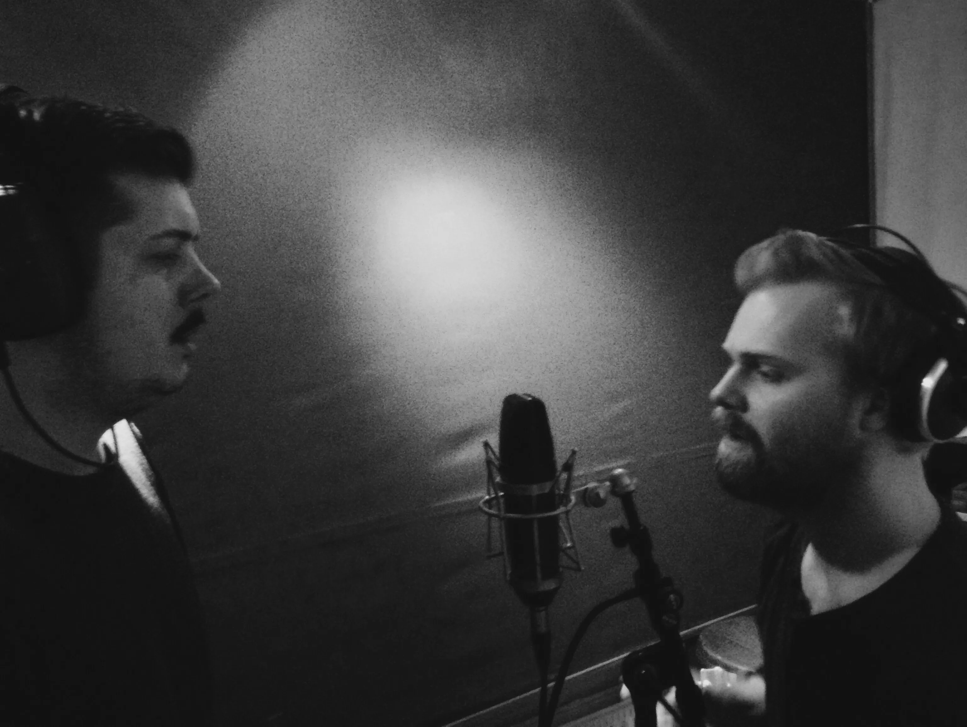 LUCKA 21: Nite Flights ger oss "Mäster Araya" i en The Land Below-remix