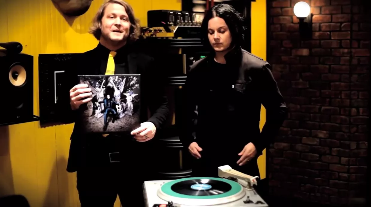 Se Jack White vise sin helt specielle vinylplade frem