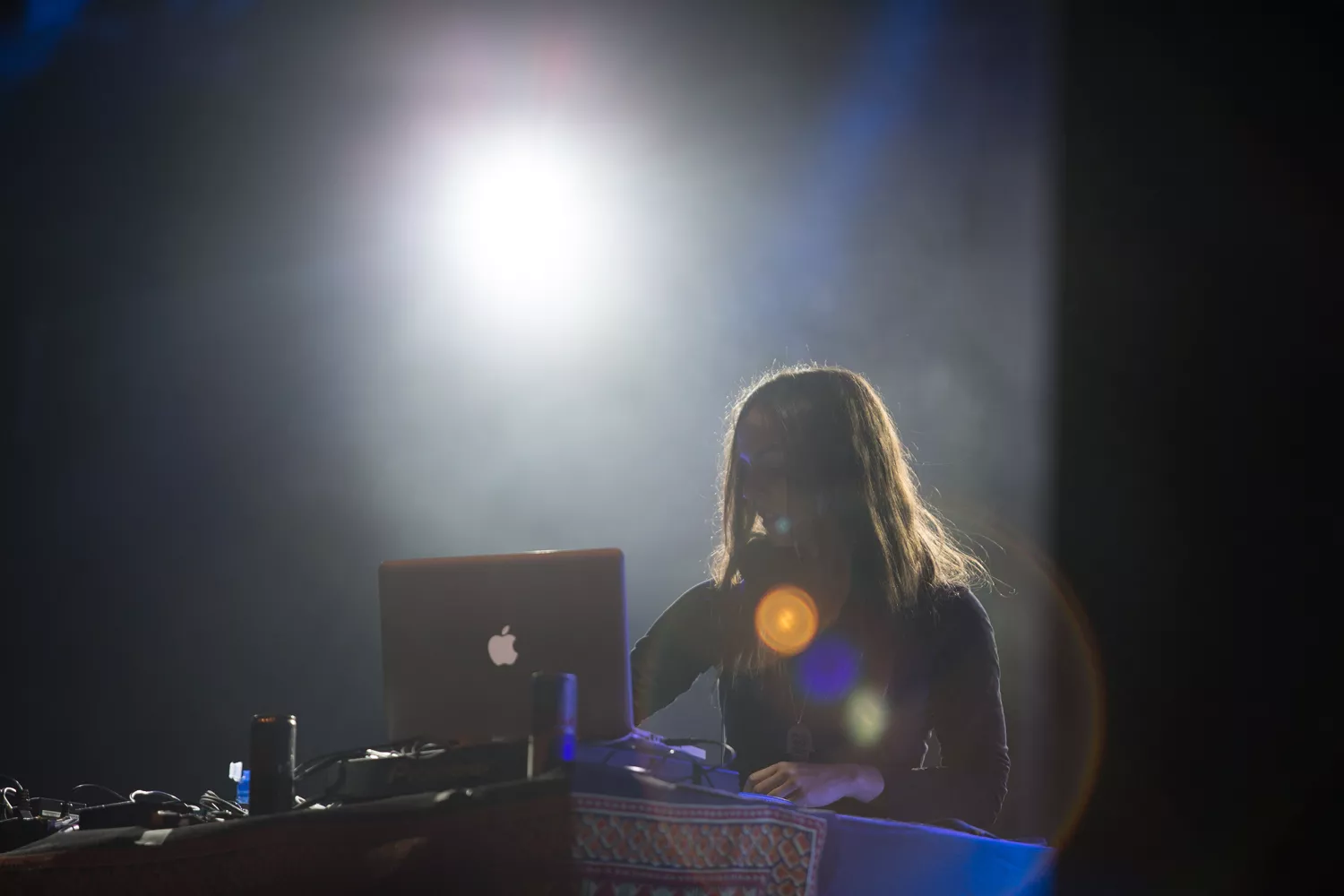 Här är artisterna som uppmärksammar flickan