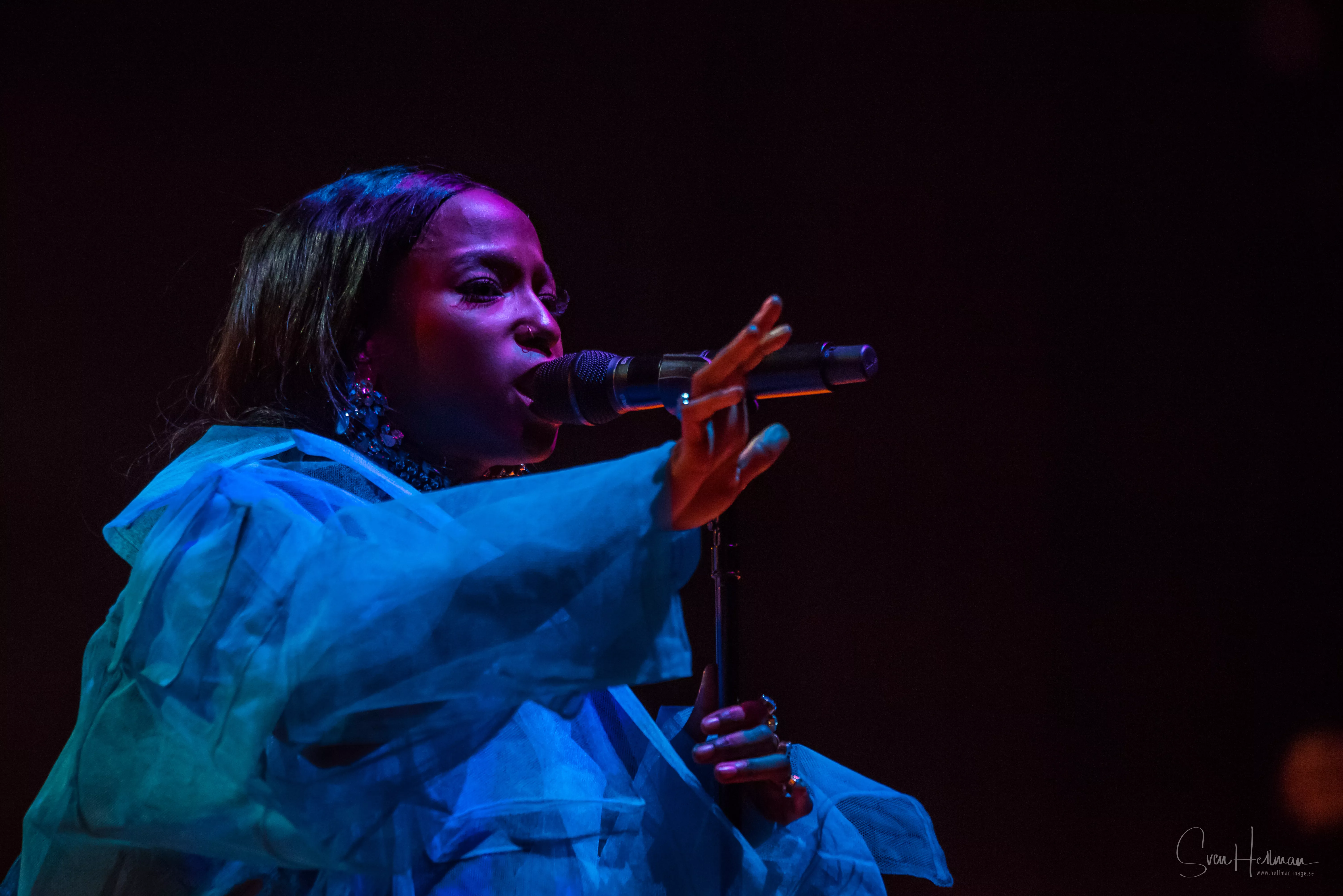 En cool artist visar nerver på hemmaplan