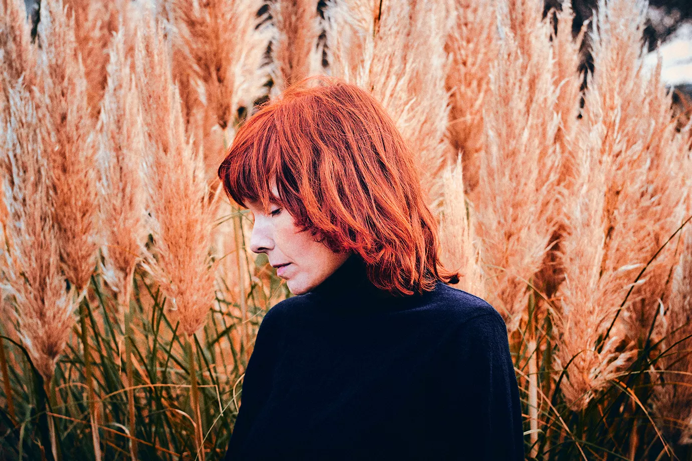 Poetisk og porøst debutalbum forener skygger, sorg og skønhed