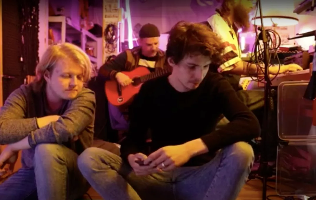 PREMIÄR: Happy Landings serverar en skör och okomplicerad kärlekslåt